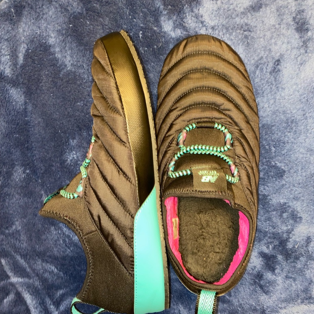 🐞 2/$15 New balance outdoor slipper